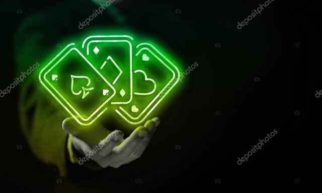 Persona che controlla le previsioni Lotto su WhatsApp con messaggi di gioco responsabile